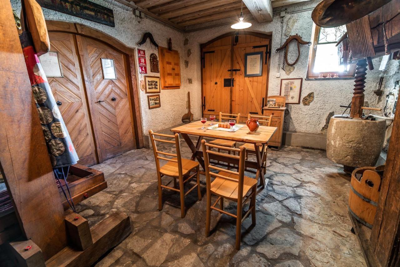 Authentic Countryside Villa With Hot Tub Veliki Kamen Quarto foto